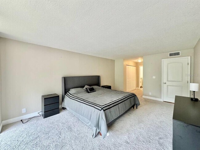 Building Photo - 220 Belleview Blvd