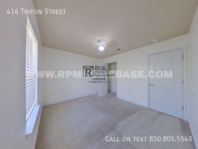 Building Photo - 416 Triton St