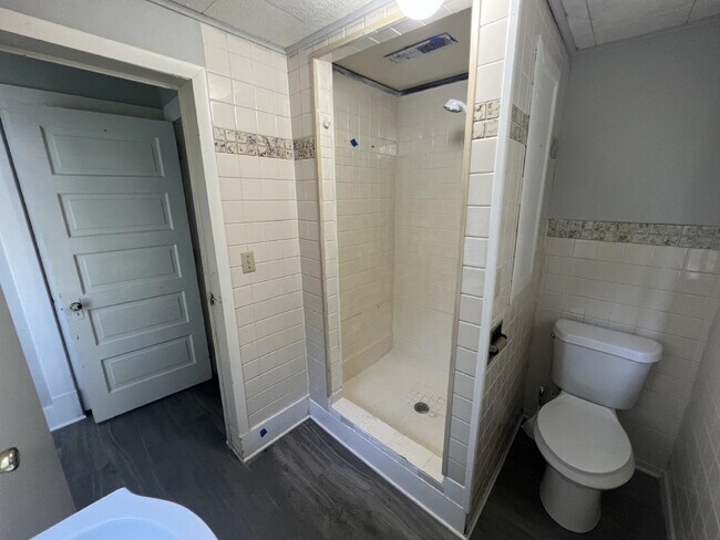 Building Photo - Large 1BR in Wayland