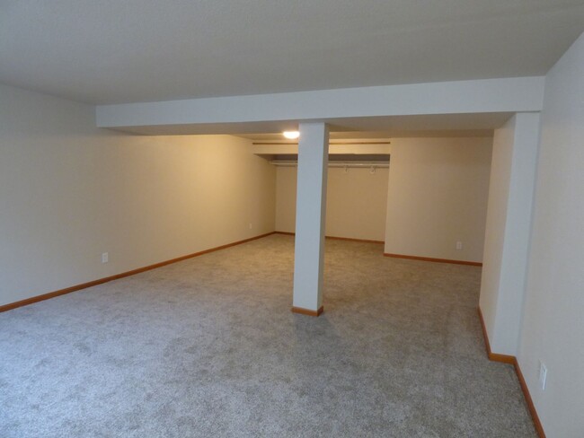 Building Photo - 3 Bedroom home in Loveland