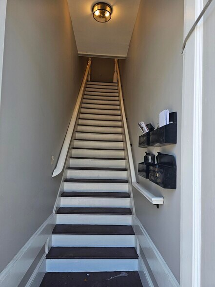 Building Photo - 43 W Main St