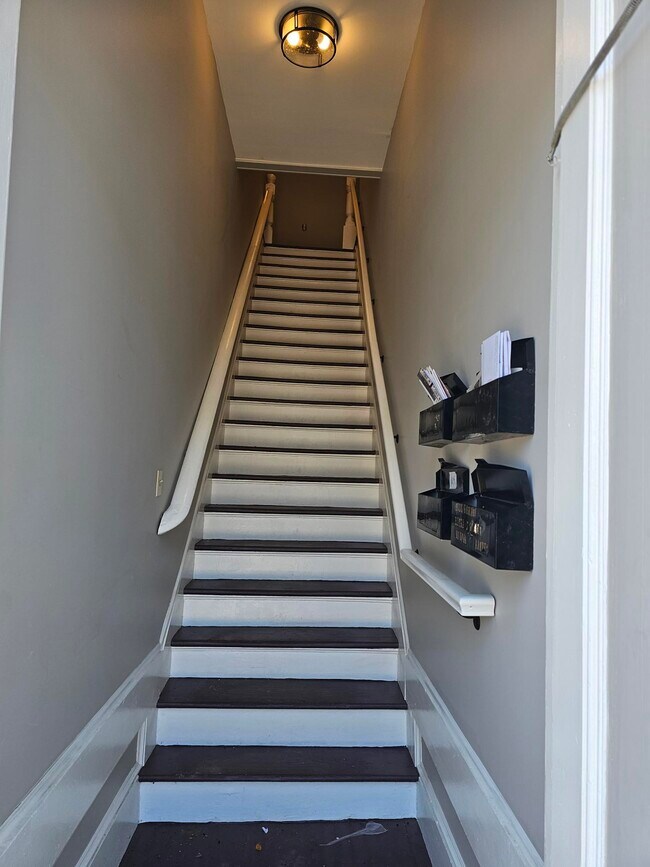 Building Photo - 43 W Main St