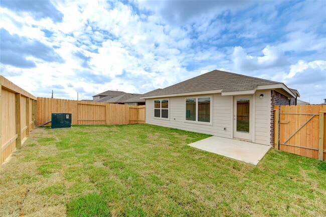 Building Photo - 24434 Elmwood Falls Dr