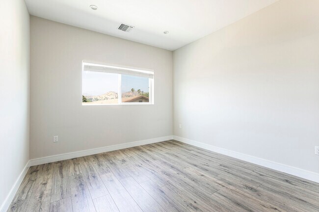 Building Photo - 10938 Nettleton St