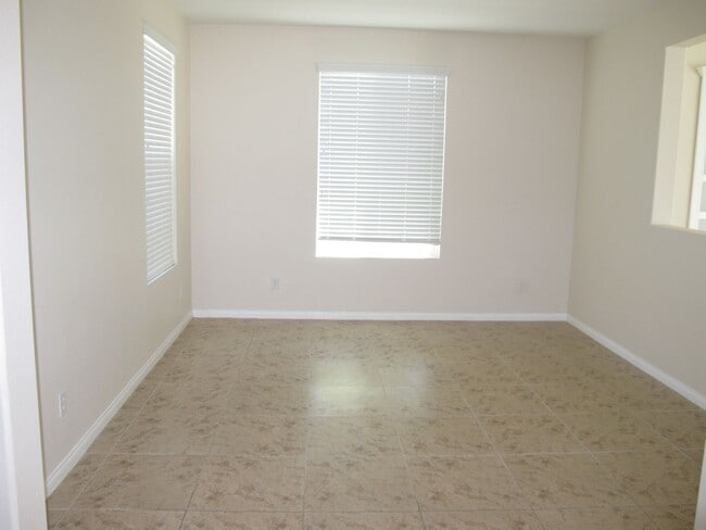 Building Photo - Four Bedroom Three Bathroom Home in the Ha...