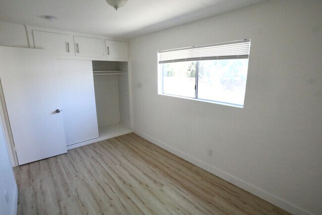Building Photo - LB2527