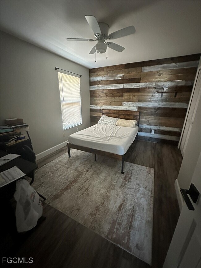 Building Photo - 2330 SE 8th Terrace