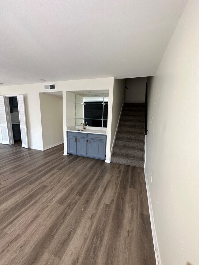 Building Photo - 10378 Briar Forest Dr