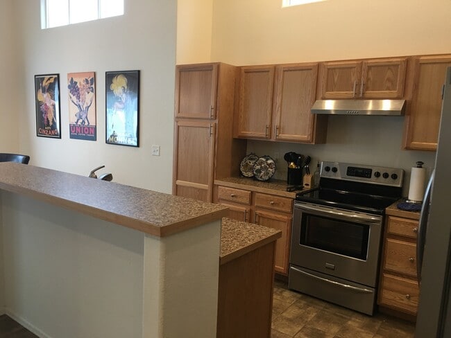 Building Photo - Must-see stunning home! Won't last long!