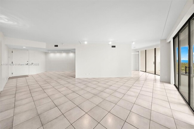 Building Photo - 19707 Turnberry Way