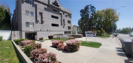 Building Photo - 2616 Canada