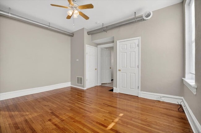 Building Photo - South Side Star