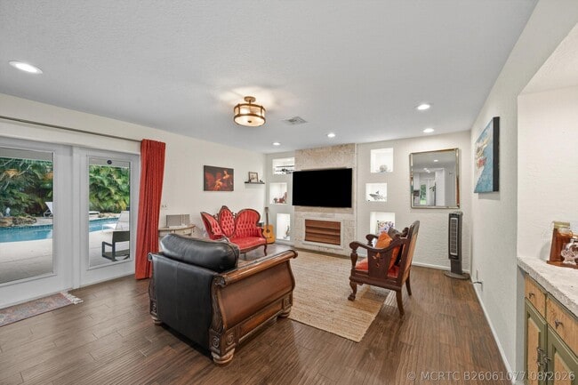 Building Photo - 92 Squire Dr