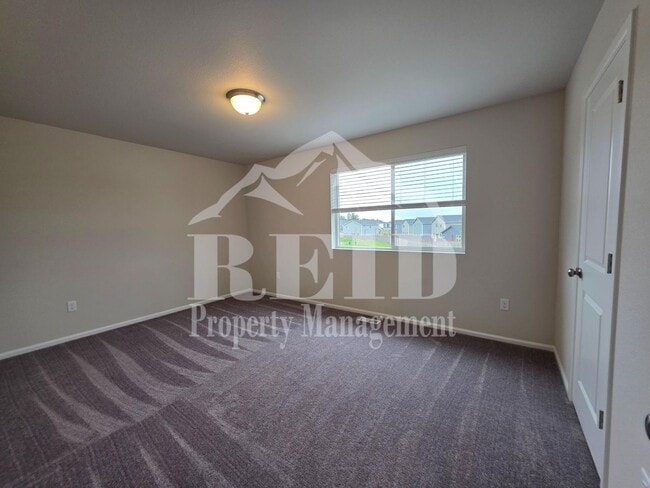 Building Photo - New 5-Bedroom home in the heart of Belfair