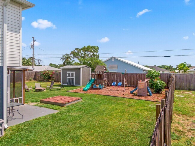 Building Photo - 3861 SW Chaffin St