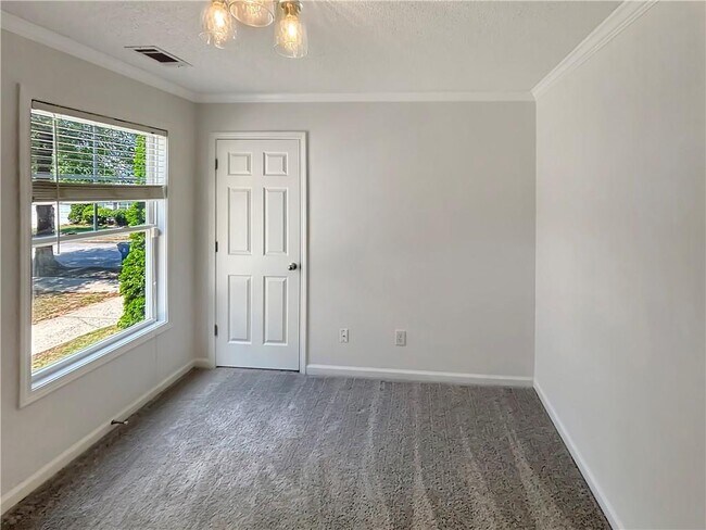 Building Photo - 3755 Pine Village Pl