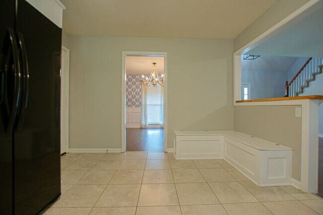Building Photo - Pet Friendly Three Bedroom!