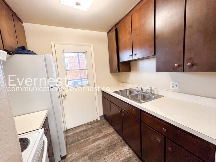 Building Photo - 4311 N Chestnut St