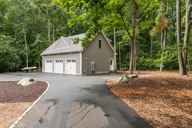 Building Photo - 88 Orcutt Dr
