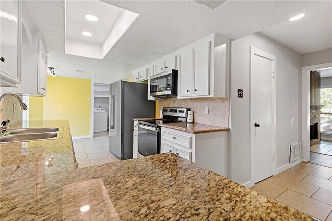 Building Photo - 4518 N Heron Dr