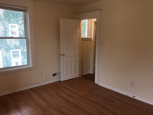 Building Photo - 86 Adeline St