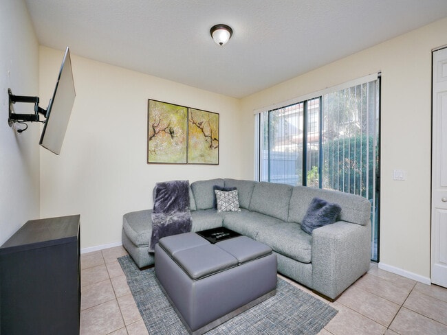 Building Photo - 102 Astor Cir