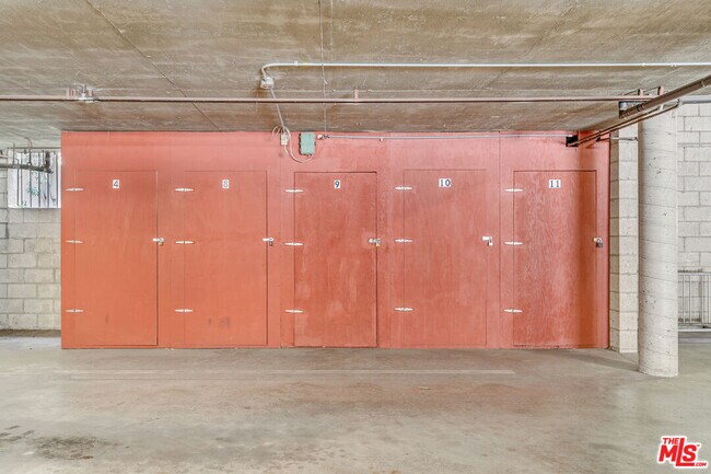 Building Photo - 4230 Whitsett Ave