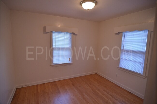 Building Photo - 1229 Oakland Rd NE