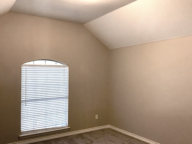 Building Photo - 107 Monticello Dr