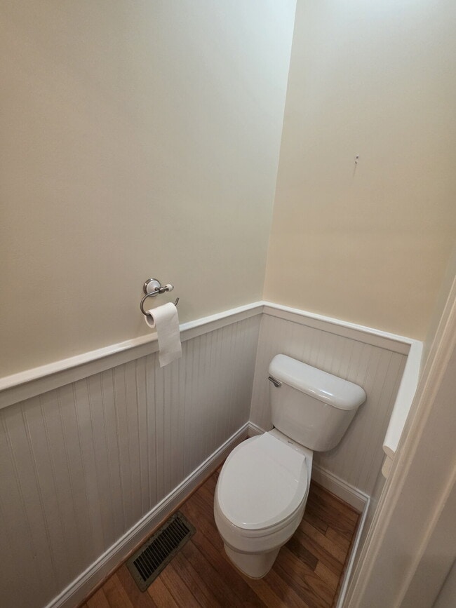 Building Photo - Spacious 4-Bedroom Home for Rent in Kings ...