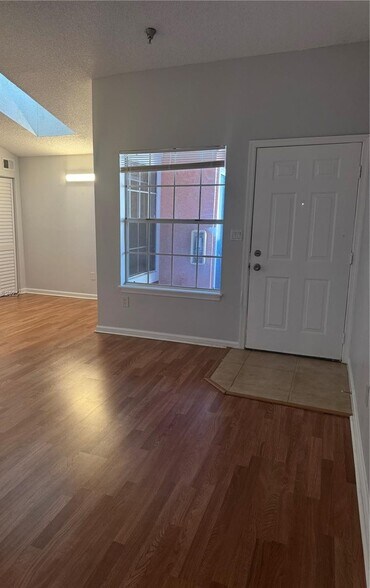 Building Photo - 1355 Crystal Way