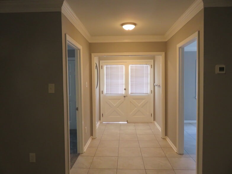 Front Foyer - 1054 Pike Springs Rd