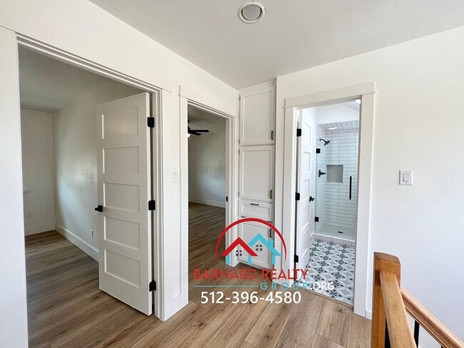 Building Photo - Country Living At It's Finest!