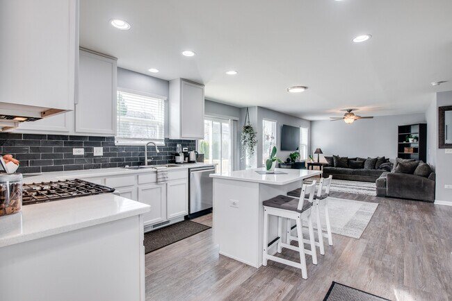 Building Photo - 217 Kristen St