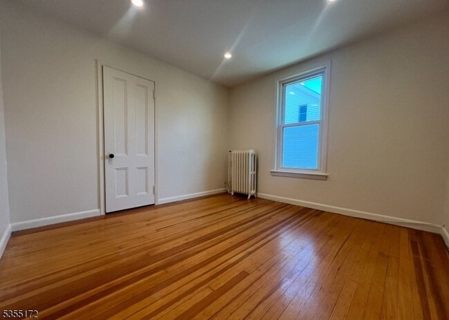 Building Photo - 19 E Hanover Ave
