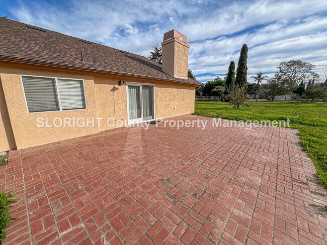 Building Photo - AVAILABLE NOW - Charming Nipomo Home - 3 Bed / 2 Bath