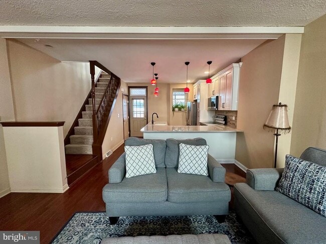 Building Photo - 3922 Manor St