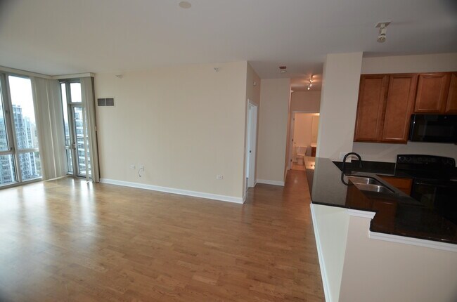 Building Photo - 1629 S Prairie Ave