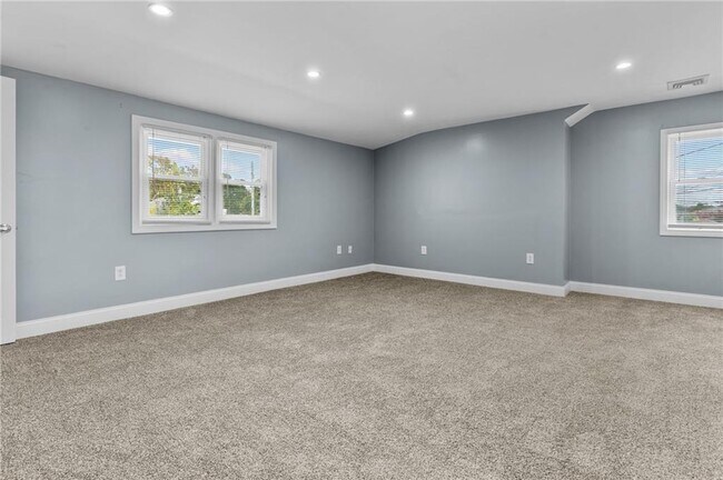 Building Photo - 10 Cooke Pl