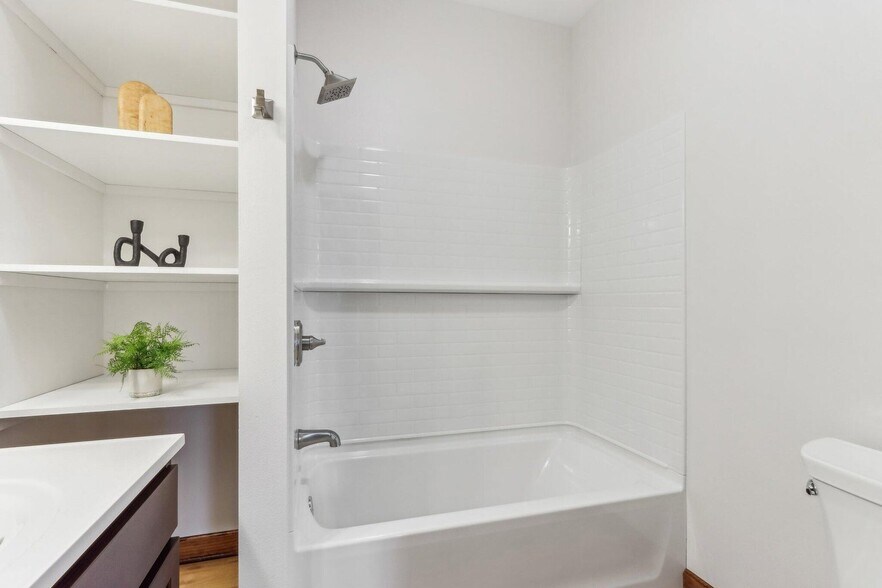 bathroom - 351 E Deer Pl