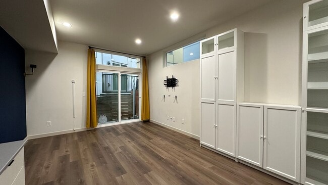 Building Photo - 1803 20th Ave