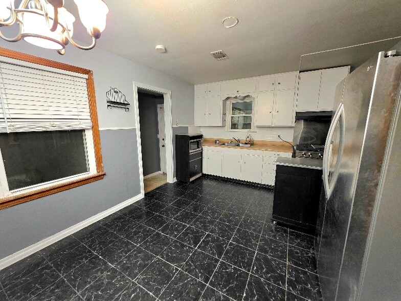 Building Photo - 2101 Adams Ave