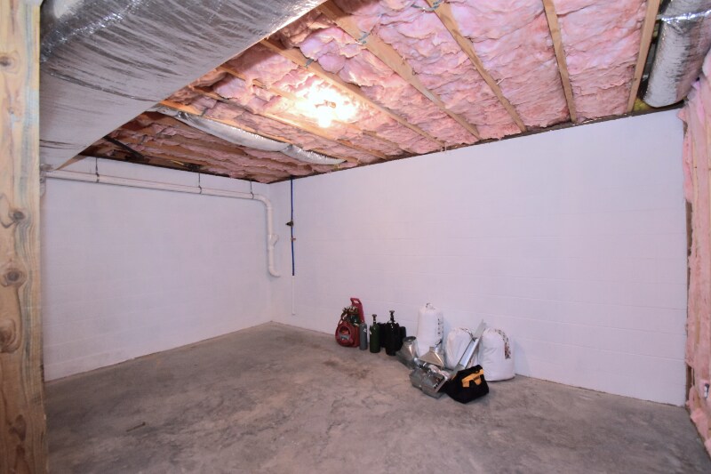 Building Photo - 9 Spruce Dr