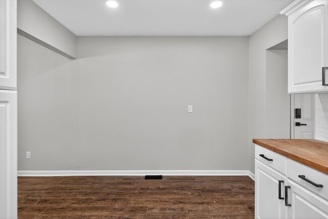 Building Photo - 1994 Brynell Dr