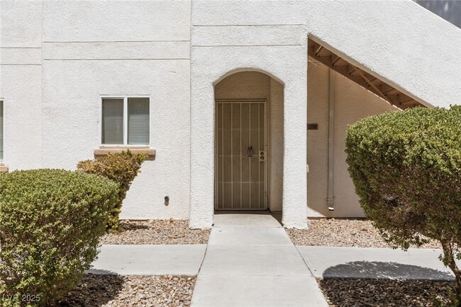 Building Photo - 5650 E Sahara Ave