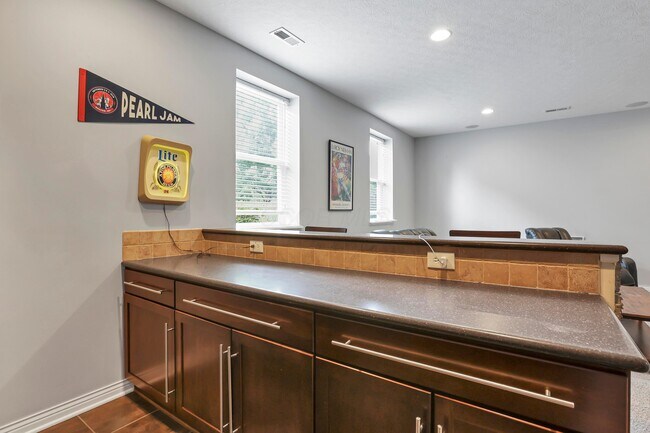Building Photo - 7090 Dean Farm Rd