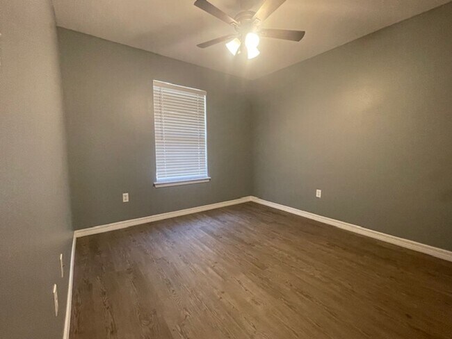 Building Photo - 3 bed 2 bath In Gulfport