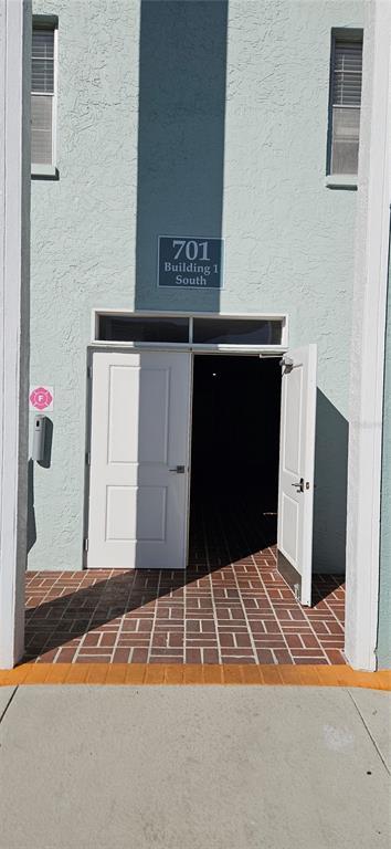 Building Photo - 701 Poinsettia Rd