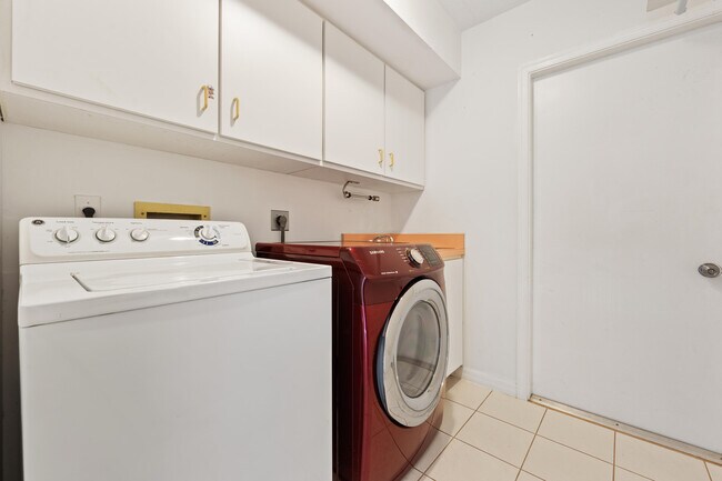 Building Photo - 1255 SE Naples Ln