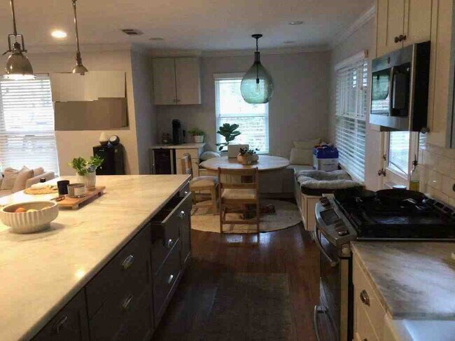 Building Photo - 10313 Shadow Oaks Dr